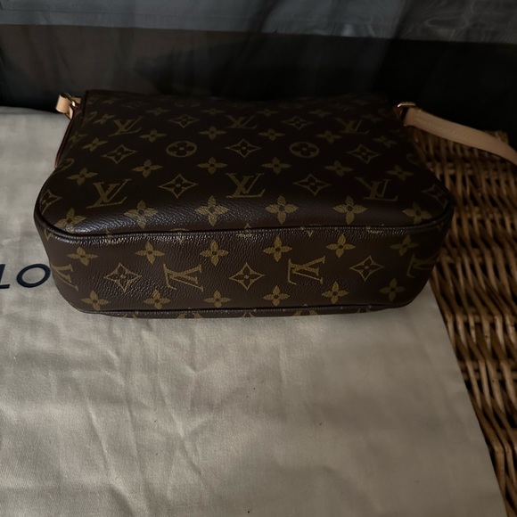 Louis Vuitton Mabillon - Picture 8 of 11